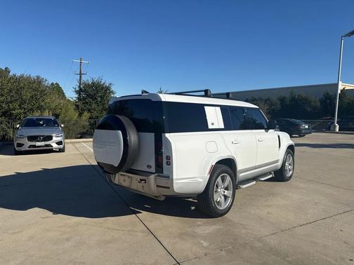 2023 Land Rover Defender SE W/ Third ROW