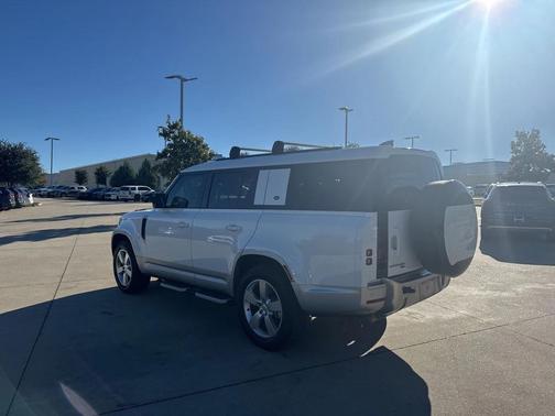 2023 Land Rover Defender SE W/ Third ROW