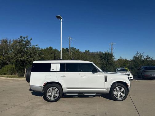 2023 Land Rover Defender SE W/ Third ROW