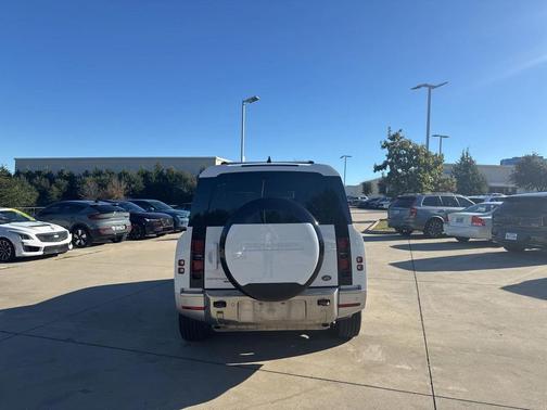 2023 Land Rover Defender SE W/ Third ROW