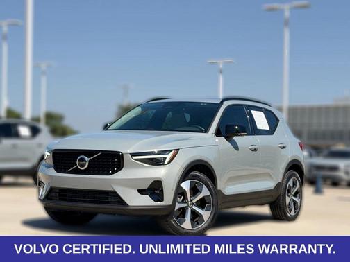 Vapour Gray Metallic 2026 Volvo XC40 B5 Plus