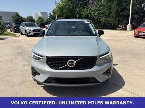 Vapour Gray Metallic 2026 Volvo XC40 B5 Plus