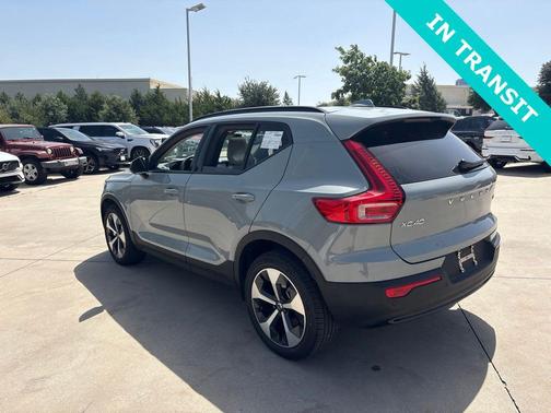 Vapour Gray Metallic 2026 Volvo XC40 B5 Plus