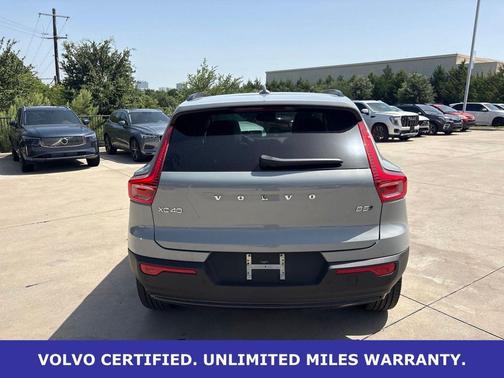 Vapour Gray Metallic 2026 Volvo XC40 B5 Plus