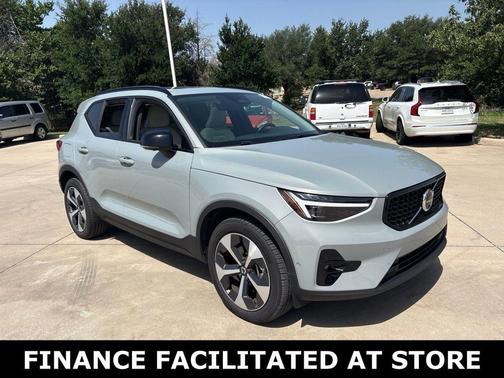 Vapour Gray Metallic 2026 Volvo XC40 B5 Plus