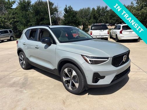 Vapour Gray Metallic 2026 Volvo XC40 B5 Plus