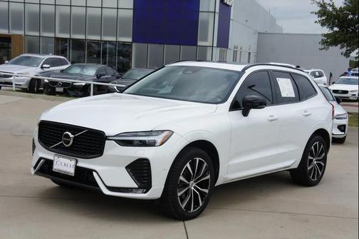 2023 Volvo XC60 B5 Plus Dark Theme