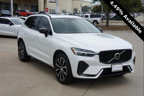 2023 Volvo XC60 B5 Plus Dark Theme