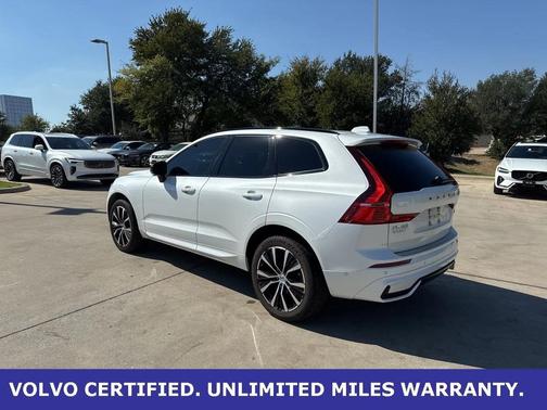 2023 Volvo XC60 B5 Plus Dark Theme