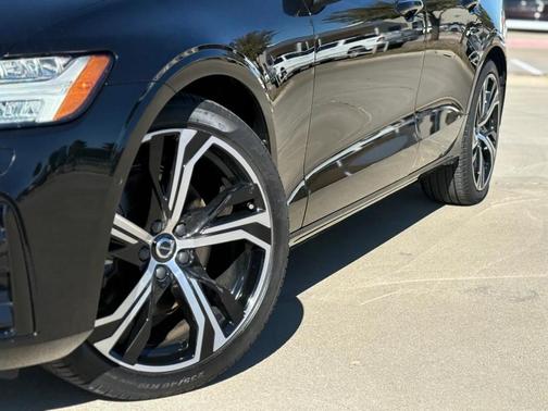 2025 Volvo S60 B5 Plus