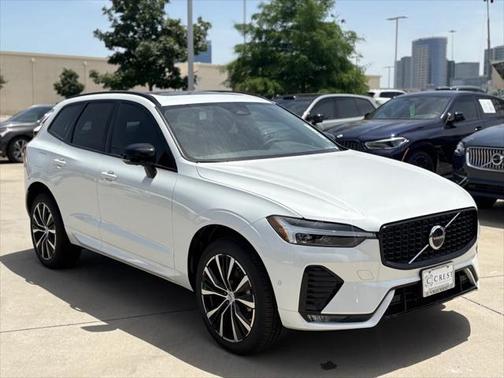 2025 Volvo XC60 B5 Plus