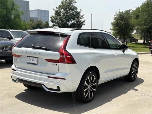 2025 Volvo XC60 B5 Plus