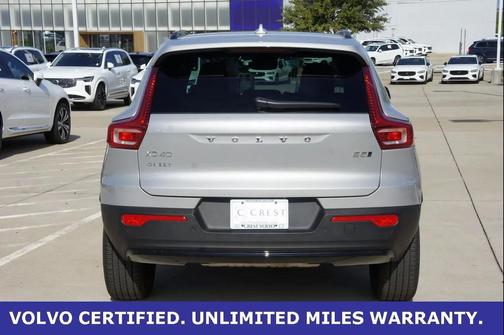 2025 Volvo XC40 B5 Plus Dark Theme