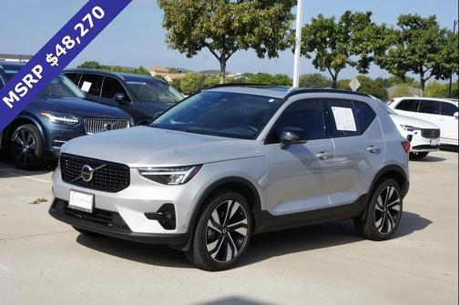 2025 Volvo XC40 B5 Plus Dark Theme