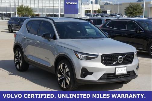 2025 Volvo XC40 B5 Plus Dark Theme