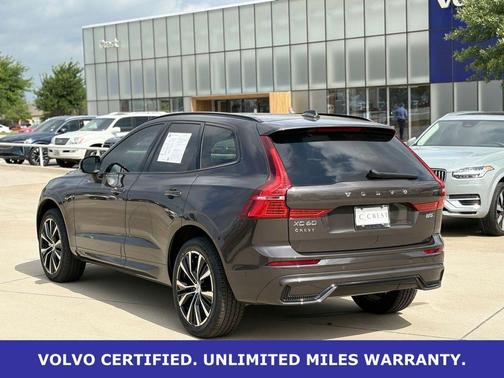 Platinum Grey Metallic 2025 Volvo XC60 B5 Plus