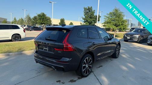 Platinum Grey Metallic 2025 Volvo XC60 B5 Plus