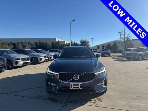 2022 Volvo XC60 B5 Momentum