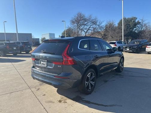 2022 Volvo XC60 B5 Momentum