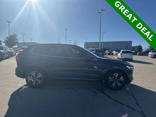 2022 Volvo XC60 B5 Momentum