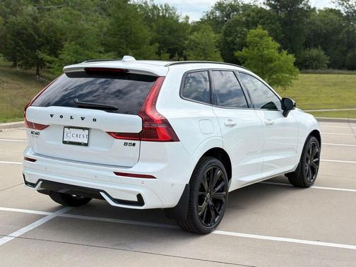 Crystal White 2026 Volvo XC60 B5 Ultra Black Edition