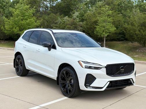 Crystal White 2026 Volvo XC60 B5 Ultra Black Edition