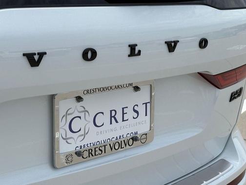 Crystal White 2026 Volvo XC60 B5 Ultra Black Edition