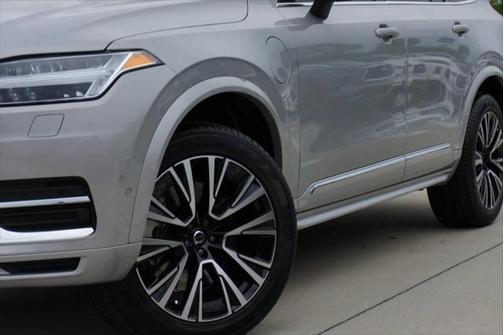 2025 Volvo XC90 Plug-In Hybrid T8 (2025.5) Plus 7-Seater