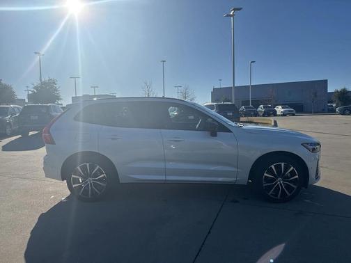 2025 Volvo XC60 B5 Plus