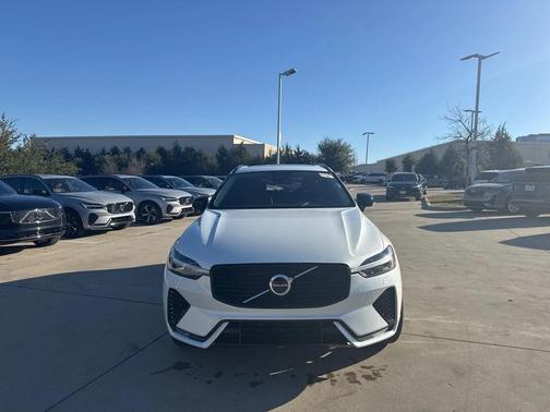 2025 Volvo XC60 B5 Plus