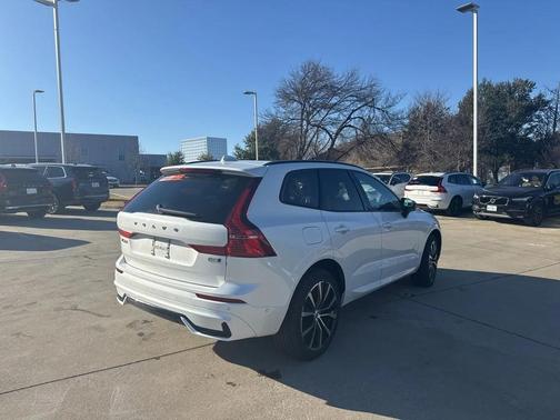 2025 Volvo XC60 B5 Plus