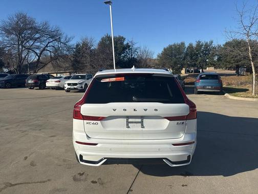 2025 Volvo XC60 B5 Plus