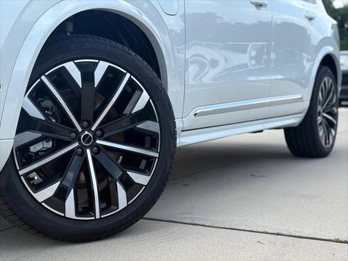 2025 Volvo XC90 Plug-In Hybrid T8 (2025.5) Plus 7-Seater
