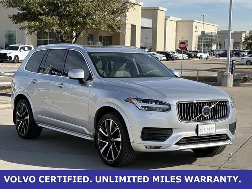2022 Volvo XC90 T6 Momentum