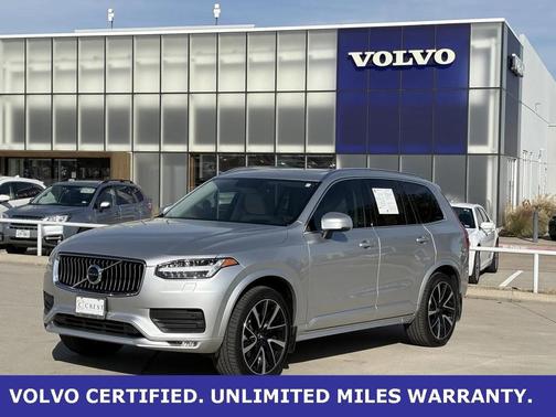 2022 Volvo XC90 T6 Momentum