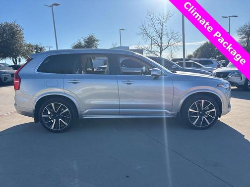 2022 Volvo XC90 T6 Momentum