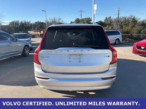 2022 Volvo XC90 T6 Momentum