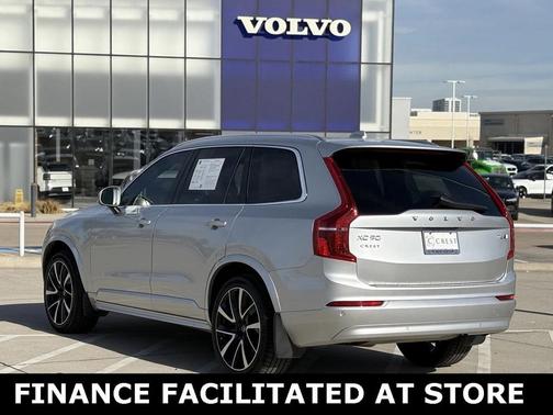 2022 Volvo XC90 T6 Momentum