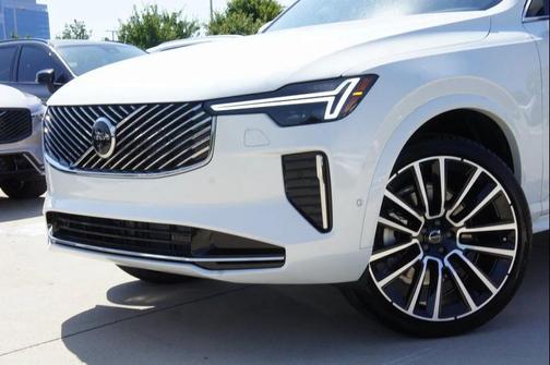 2026 Volvo XC90 B6 Plus 6-Seater