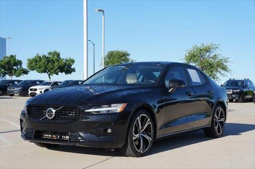 2024 Volvo S60 B5 Plus Dark Theme
