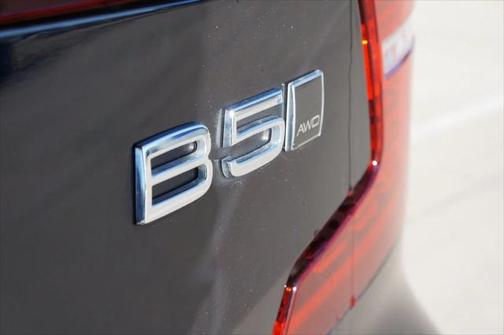 2024 Volvo S60 B5 Plus Dark Theme