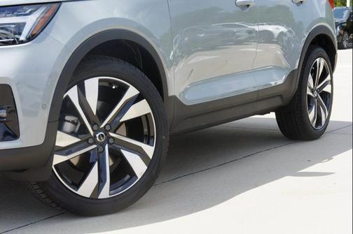 2026 Volvo XC40 B5 Ultra