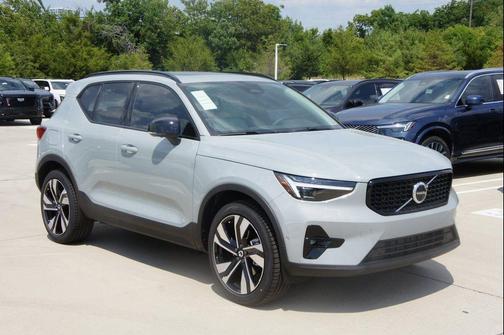 Vapour Grey 2026 Volvo XC40 B5 Ultra