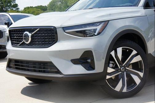 Vapour Grey 2026 Volvo XC40 B5 Ultra