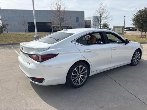 2021 Lexus ES 300h Base