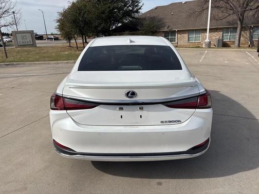 2021 Lexus ES 300h Base