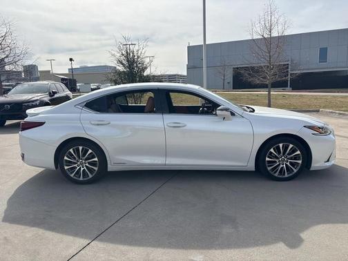 2021 Lexus ES 300h Base