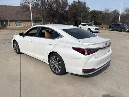 2021 Lexus ES 300h Base