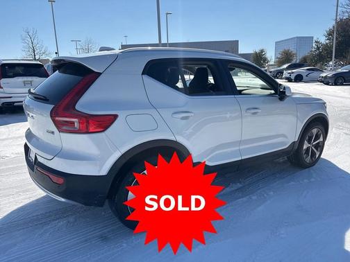 2024 Volvo XC40 B5 Plus Bright Theme