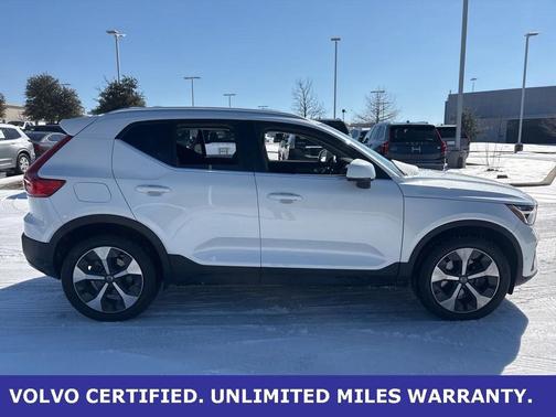 2024 Volvo XC40 B5 Plus Bright Theme